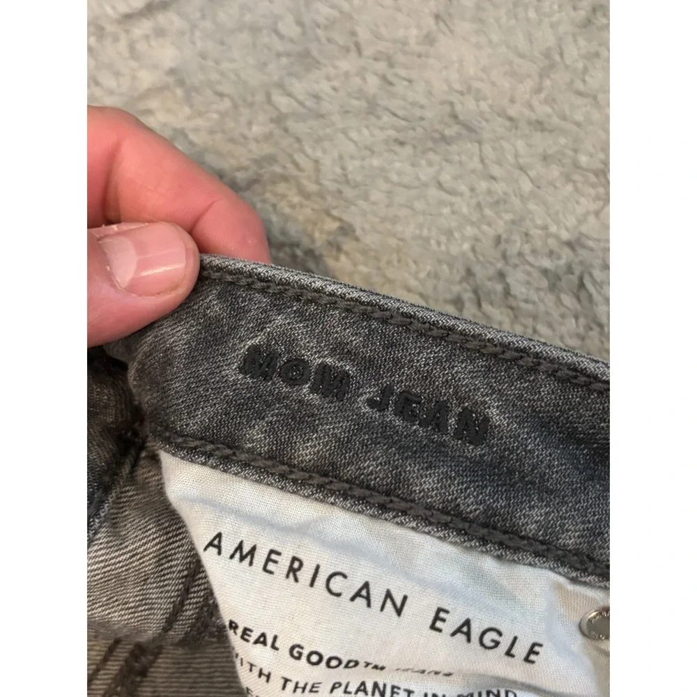 American Eagle Mom Jeans Womens 4R Gray Distressed Denim Stretch Casual